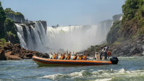 Imagem representativa: Macuco Safari a 35 minutos do Damen Hotel Center em Foz do Iguaçu